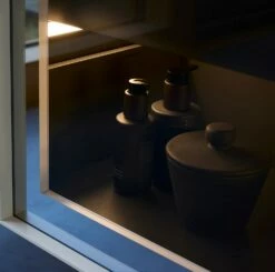 Duravit Vitrium Konsolenwaschtischunterbau Mit Ausschnitt Rechts 160 X 45,9 Cm, Mit Glasfront, Griff Weiß, Mit LED Licht -KEUCO Verkauf duravit vitrium badmoebel konsolenwaschtischunterbauten mit ausschnitt 12321614