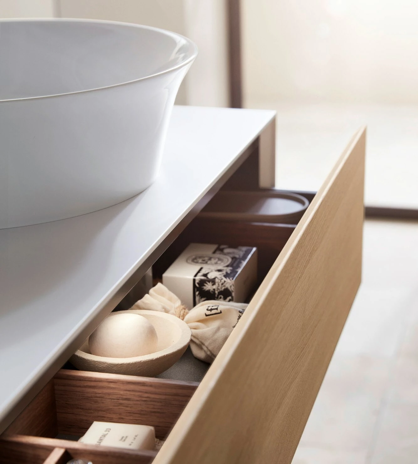 Duravit White Tulip Konsolenwaschtischunterbau Mit Ausschnitt Rechts 160 X 40,8 Cm, 4 Auszüge Mit Griff, Mit Zusatzmodul "K" 2 Duravit White Tulip Konsolenwaschtischunterbau Mit Ausschnitt Rechts 160 X 40,8 Cm, 4 Auszüge Mit Griff, Mit Zusatzmodul "K" – Bild 2