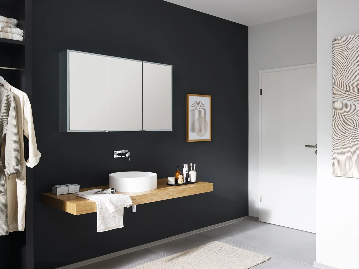 Sprinz Pure-Line Spiegelschrank Aufputz Mit 3 Türen 130 Cm 6 Sprinz Pure-Line Spiegelschrank Aufputz Mit 3 Türen 130 Cm – Bild 6